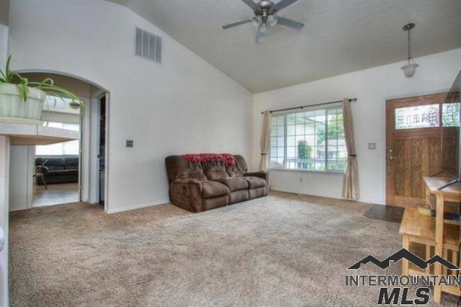 Foto del edificio - 1378 N Forty Niner Ave