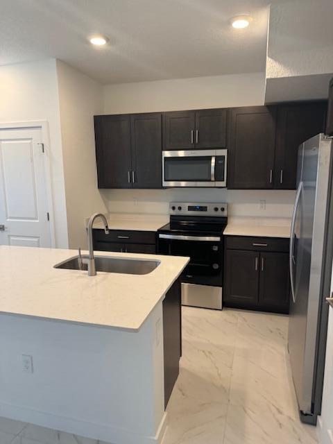 Foto del edificio - 5040 Elderberry St