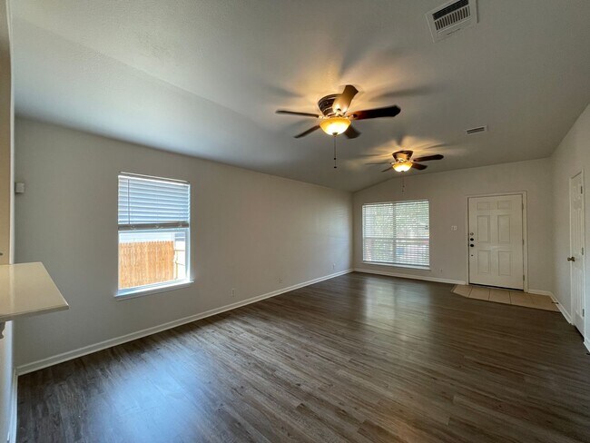 Foto del edificio - 129 Crane Crest Dr