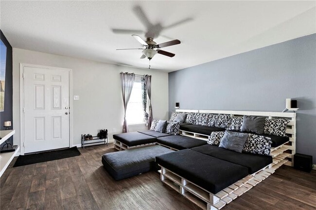 Foto del edificio - 712 Cleary Ln