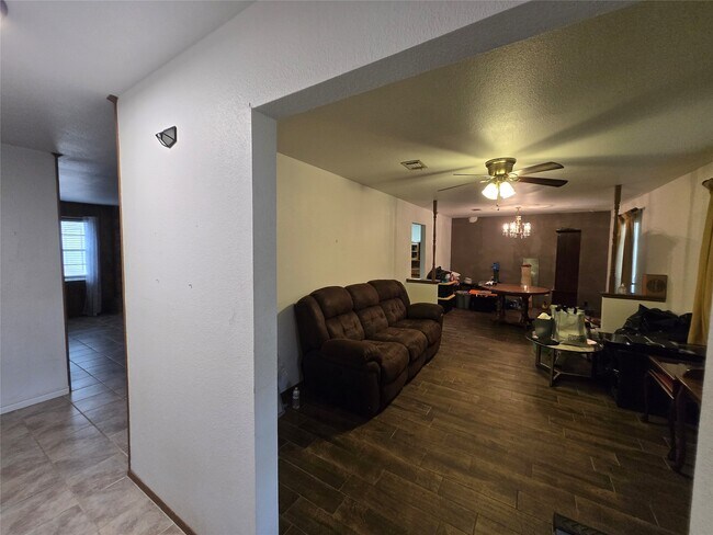 Foto del edificio - 24312 Carlton Rd