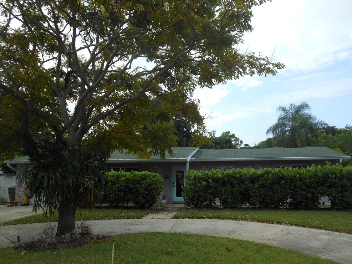 Foto principal - 1480 E 13th St