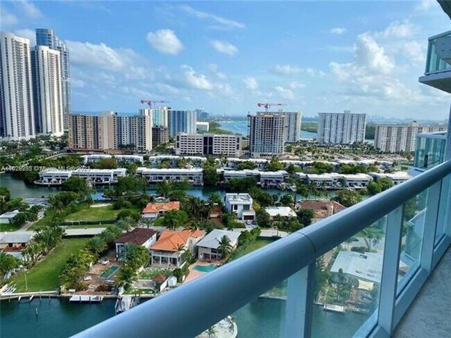 Building Photo - 16500 Collins Ave