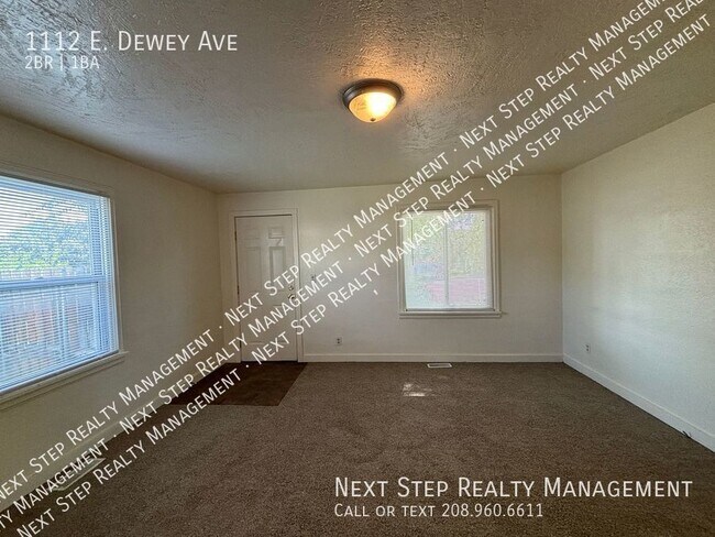 Foto del edificio - 1112 E Dewey Ave