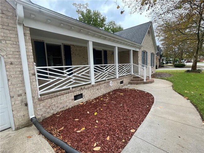 Foto del edificio - 3947 Long Point Blvd