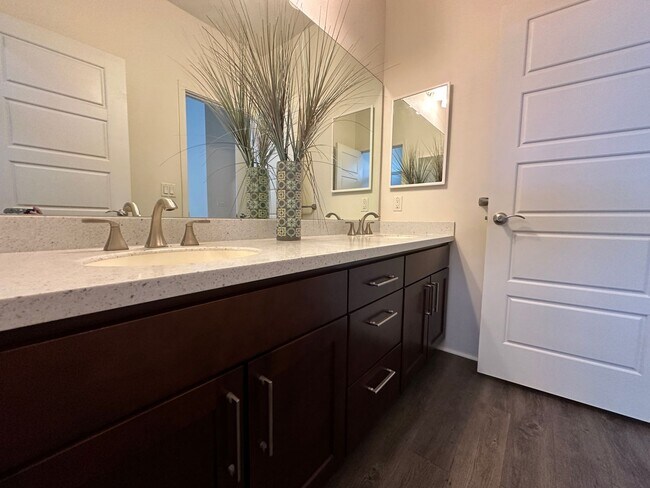 Building Photo - Introducing a beautiful 4-bedroom, 2.5-bat...