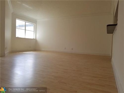 Foto del edificio - 9757 W Sample Rd