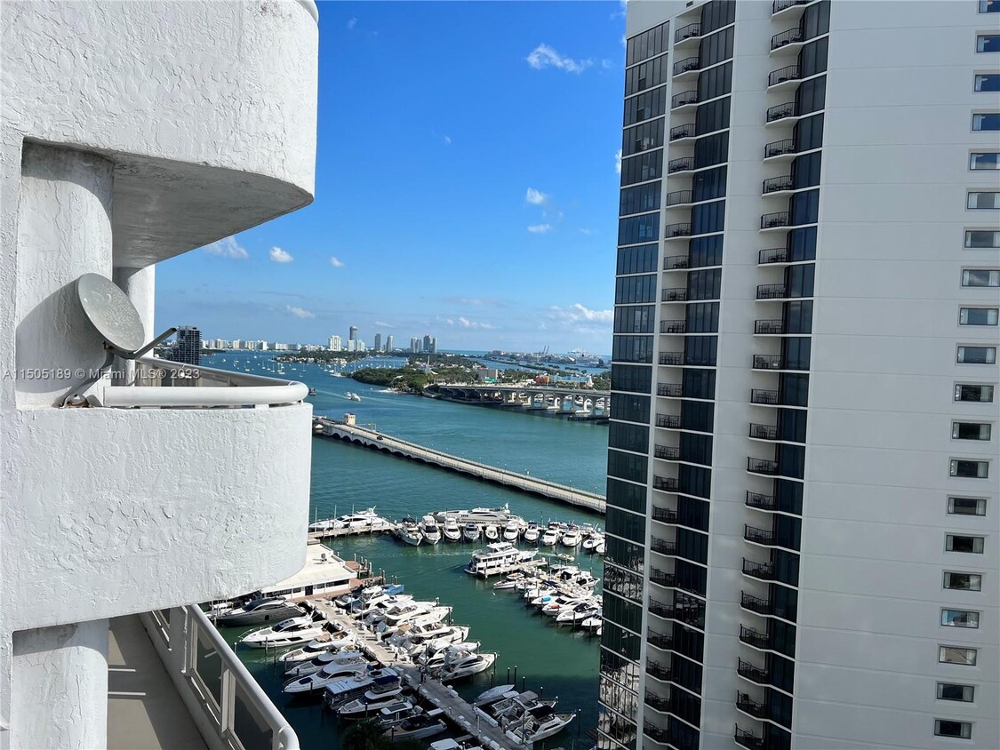 Foto del edificio - 1717 N Bayshore Dr