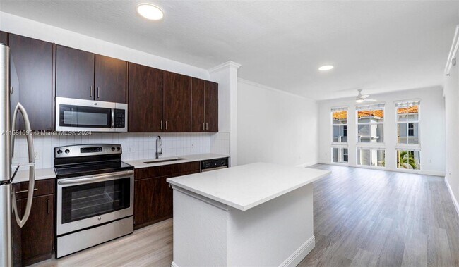 Building Photo - 10170 SW 7th Street Unit 38-314