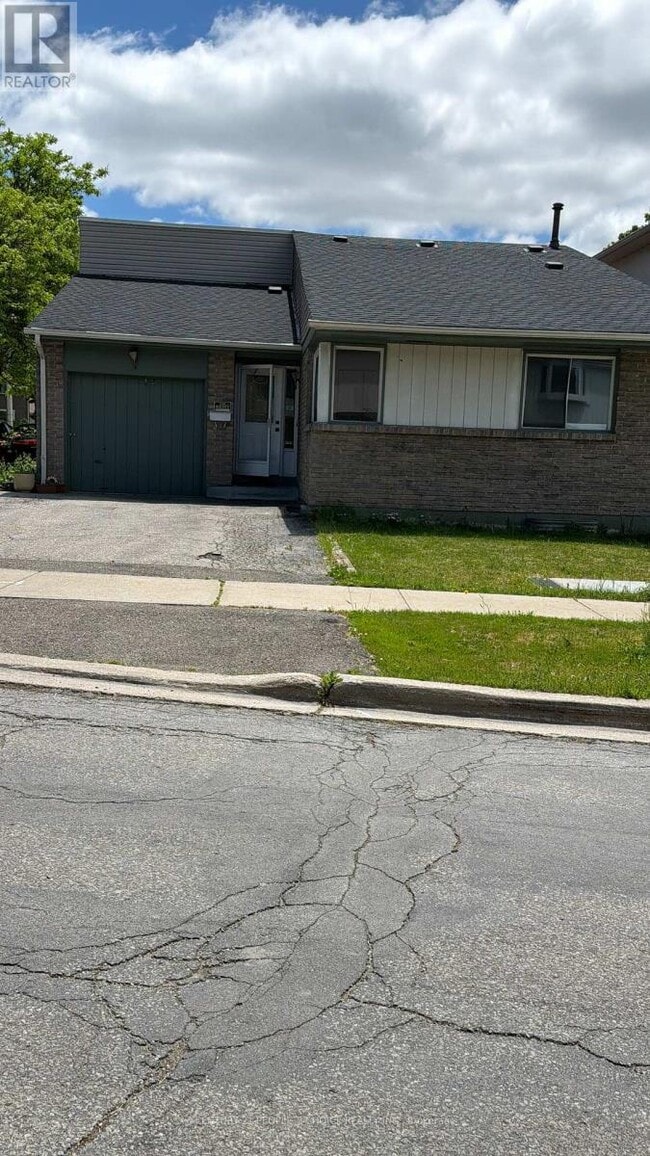 Building Photo - 7 Moffatt Ct