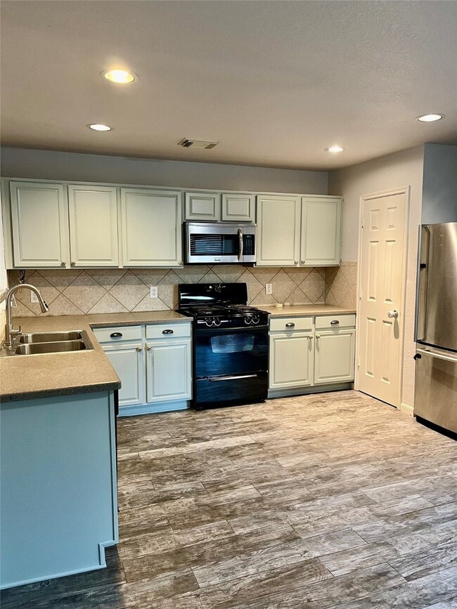 Building Photo - 2655 Skyview Shadows Ct