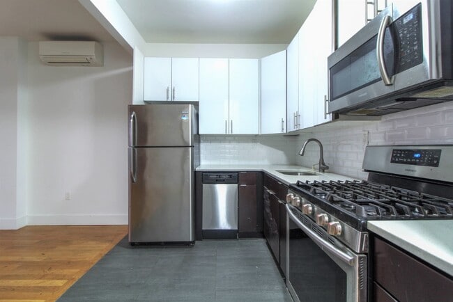 Building Photo - LUXURY 1 BED LOFT in Queens!