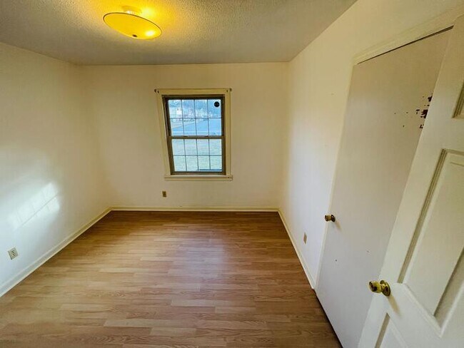 Building Photo - 4026 Talwell Dr SW