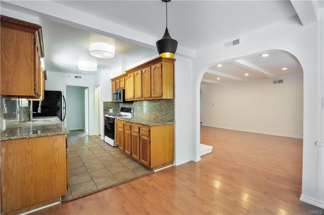 Foto del edificio - 5219 San Feliciano Dr