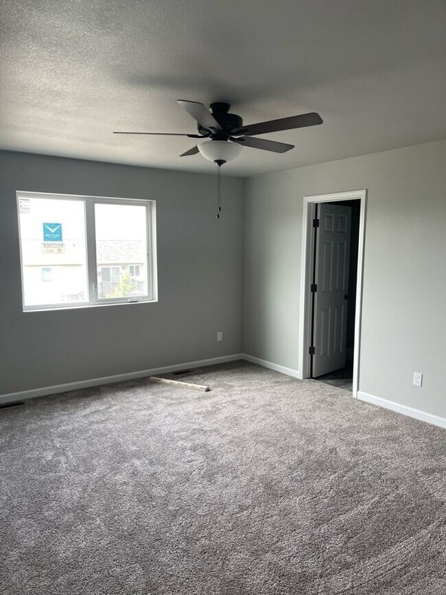 Foto del edificio - Spacious 3-bed 2.5 Bath - First Month Free!