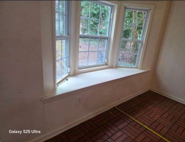 Building Photo - COMING SOON! Beautiful 3BR 2BA Home w/ Garage Parking in Riverdale