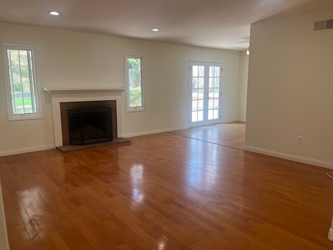 Building Photo - 3505 Santa Clara Way