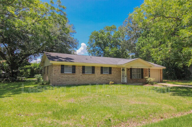 Building Photo - 305 Millcreek Dr