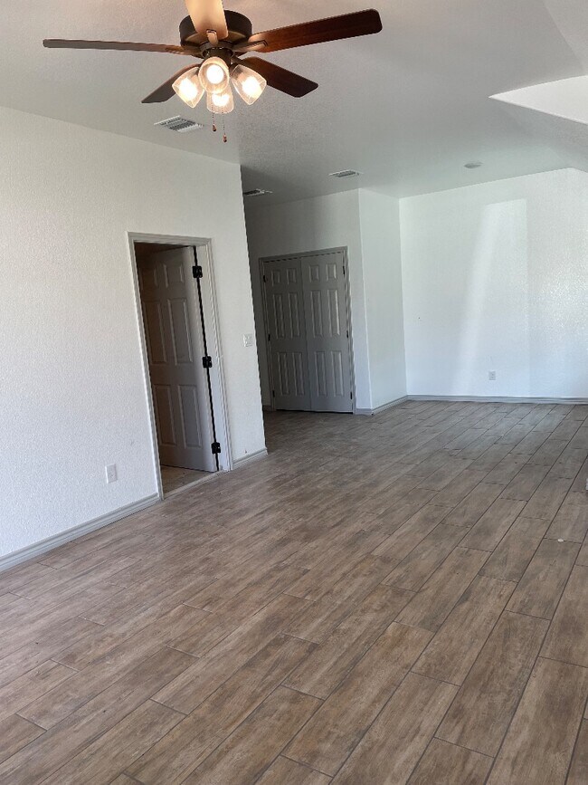 Building Photo - 2420 Duntov Dr