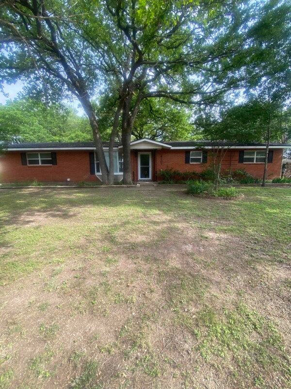 Primary Photo - 4207 Timbercrest Ln