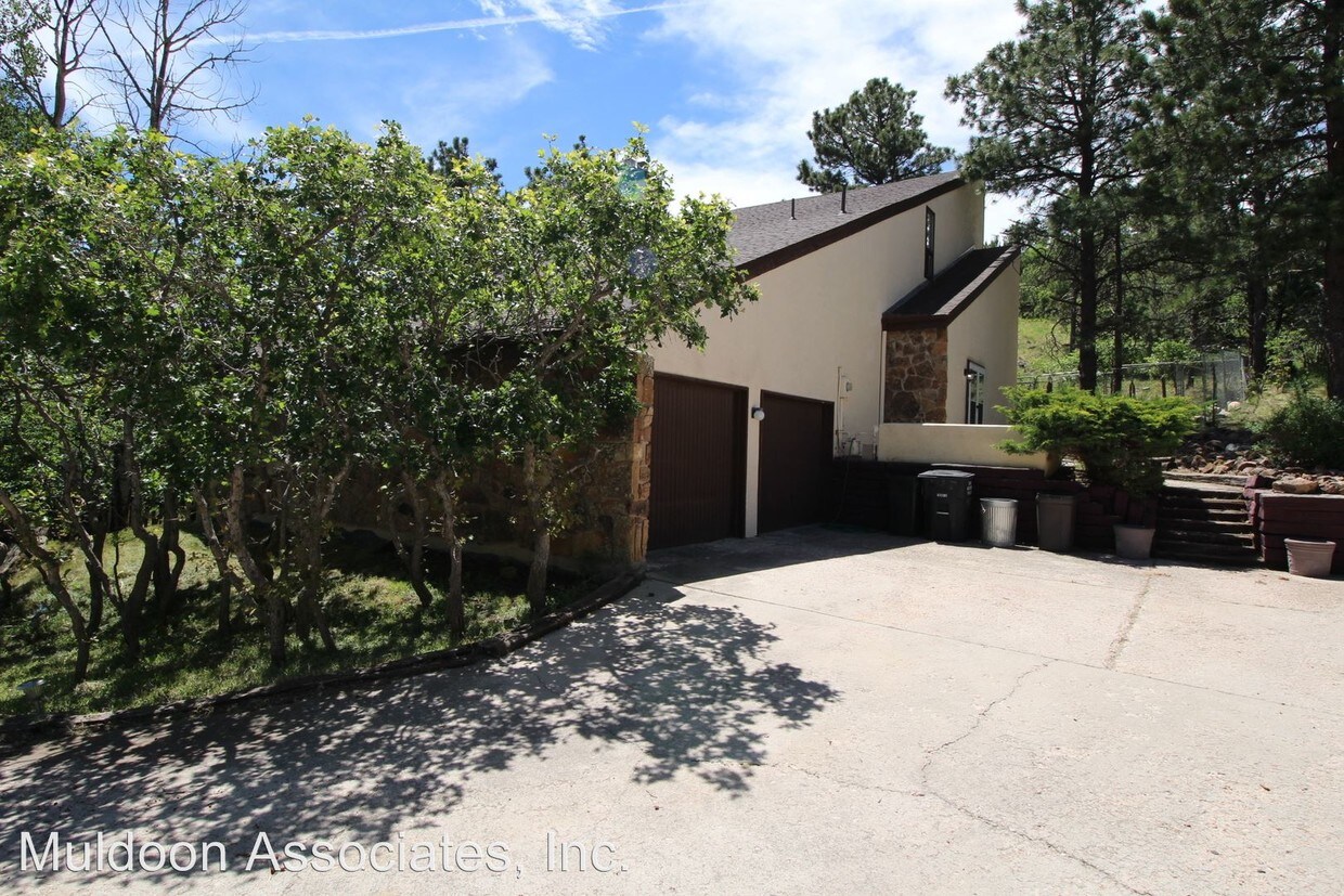 Primary Photo - 1425 Oak Hills Dr