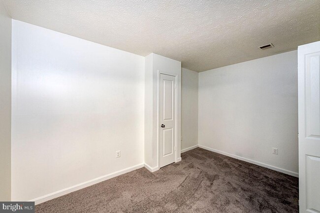 Building Photo - 9410 Loch Leven Ct