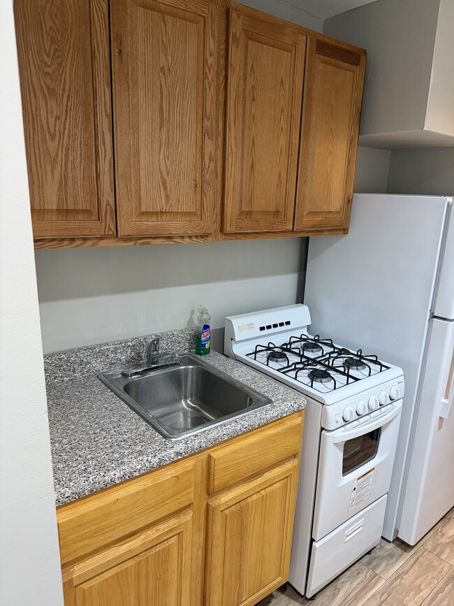 Building Photo - 805 E 52nd St