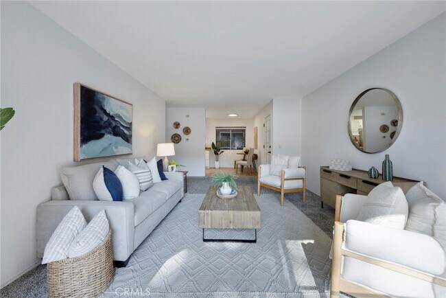 Foto del edificio - 6600 Warner Ave