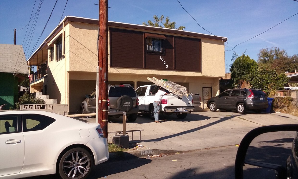 Building Photo - 1029 S Record Ave