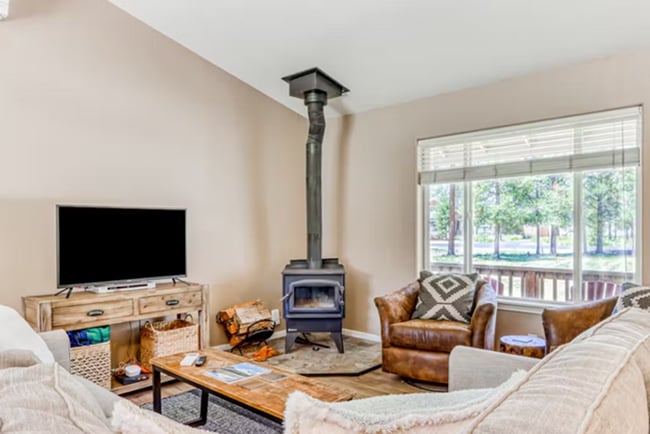 Building Photo - Fabulous Three Rivers Home on 1/2 acre!