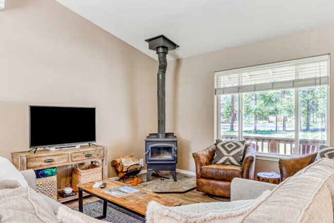 Foto del edificio - Fabulous Three Rivers Home on 1/2 acre!
