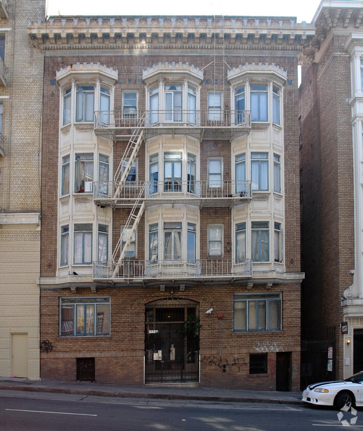 Building Photo - Colonade Apartments