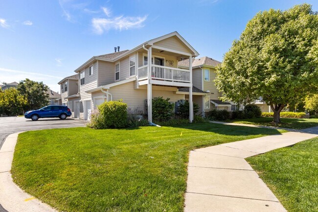 Foto del edificio - Updated 2 Bedroom 2 Bathroom Condo with 1 ...