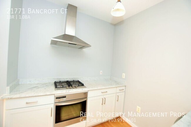 Foto del edificio - 21771 Bancroft Ct