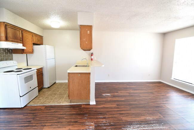 Building Photo - 1316 Holland Rd