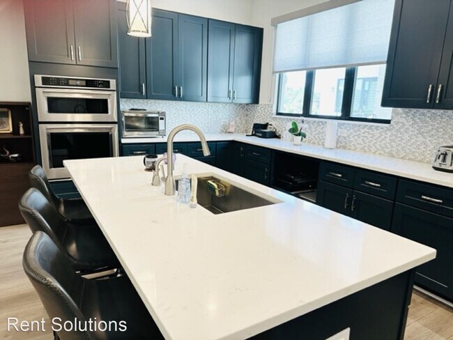 Building Photo - 3 br, 3.5 bath House - 957 Arlington Ave N