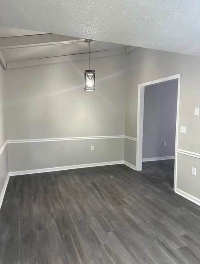 Building Photo - Recently Remodeled 4-Bedroom Home: Style a...