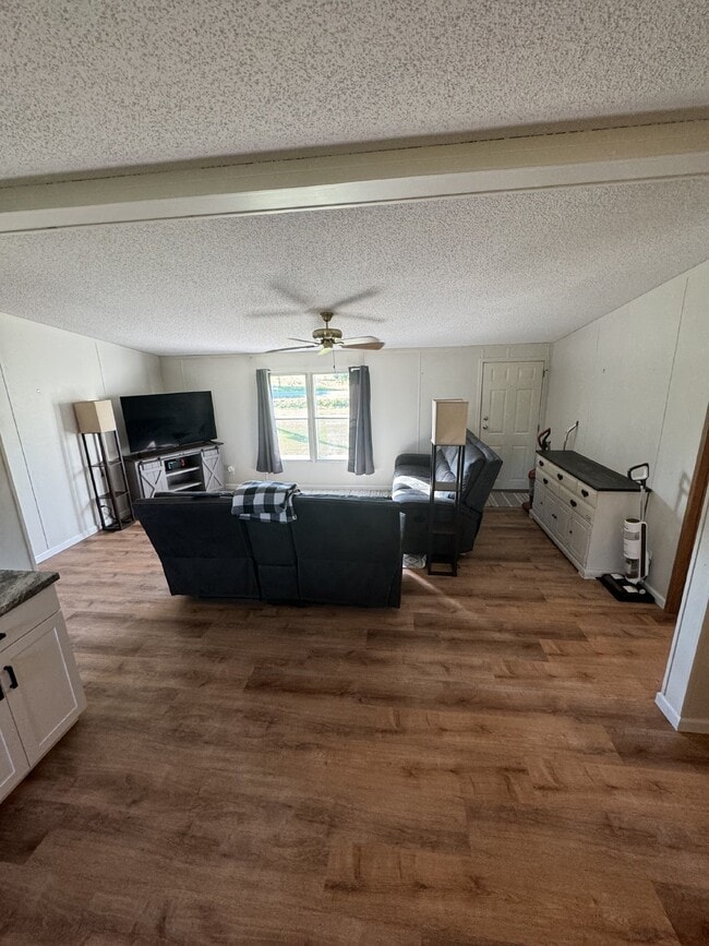 Building Photo - "Charming 3-Bed Mobile Home with Spacious ...