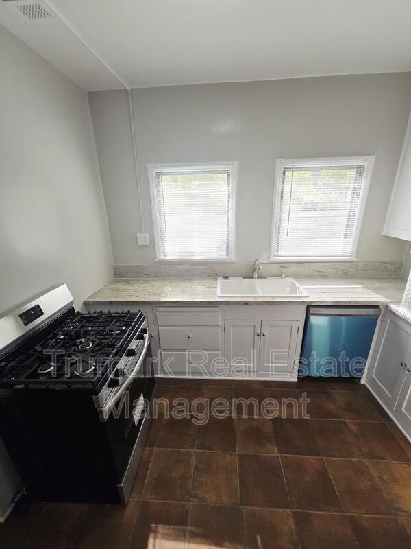 Building Photo - 347 Arden Ave