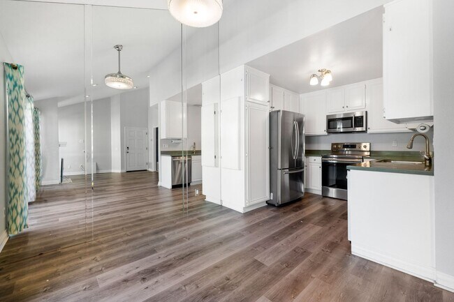Foto del edificio - Seawind Upper Unit with Vaulted Ceilings a...