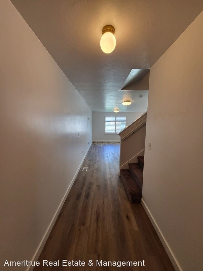 Building Photo - 3 br, 3 bath House - 94 E Sawmill Row
