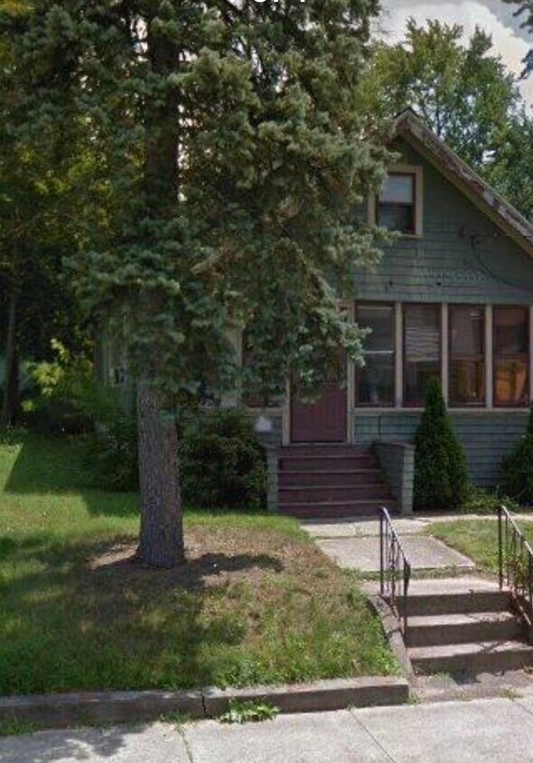 Primary Photo - 1038 Palmer Ave
