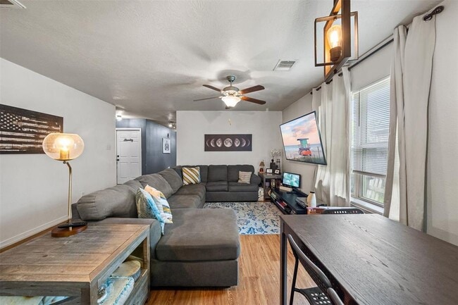 Foto del edificio - 8802 Shady Vista Ln