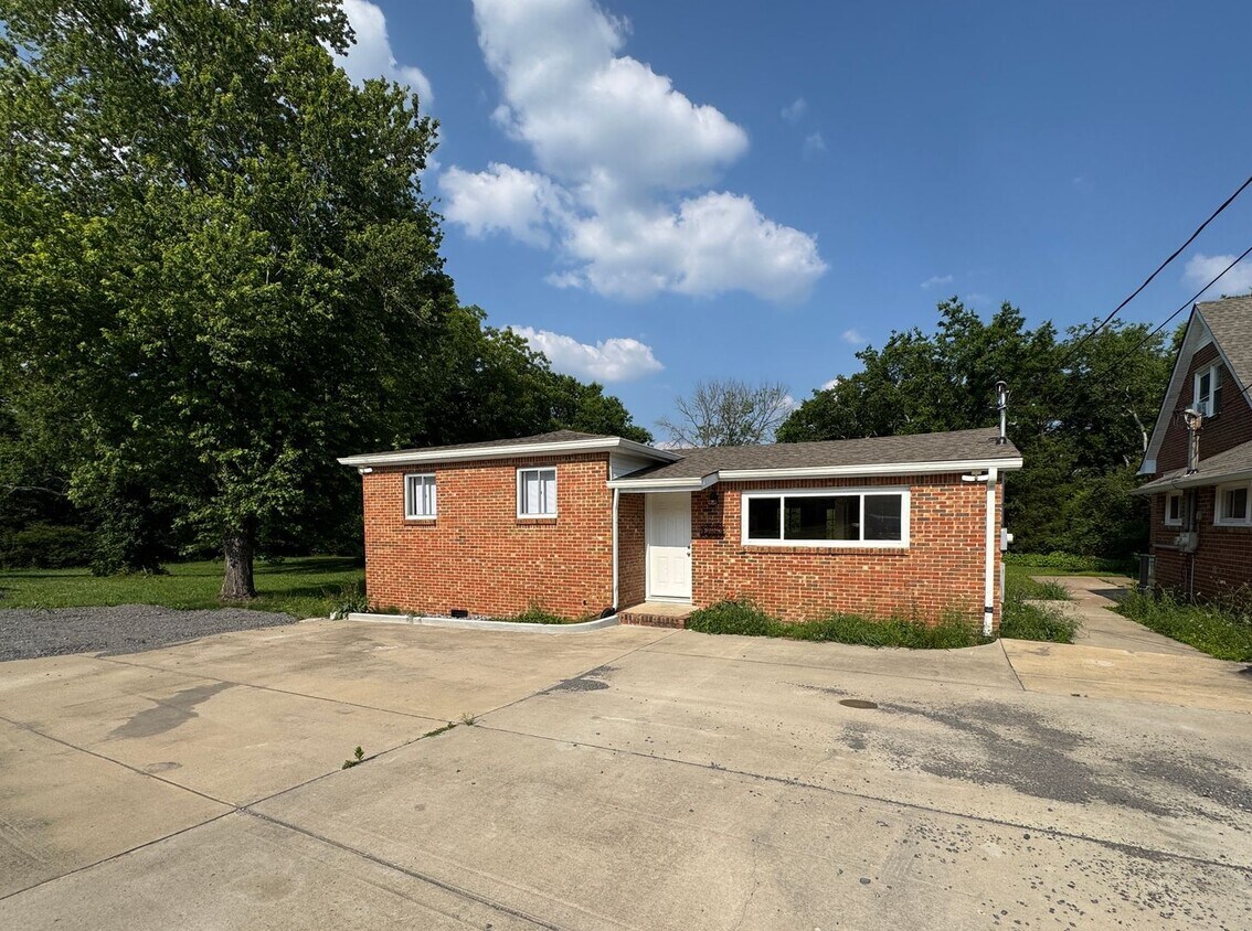 Foto principal - 6879 Lebanon Rd