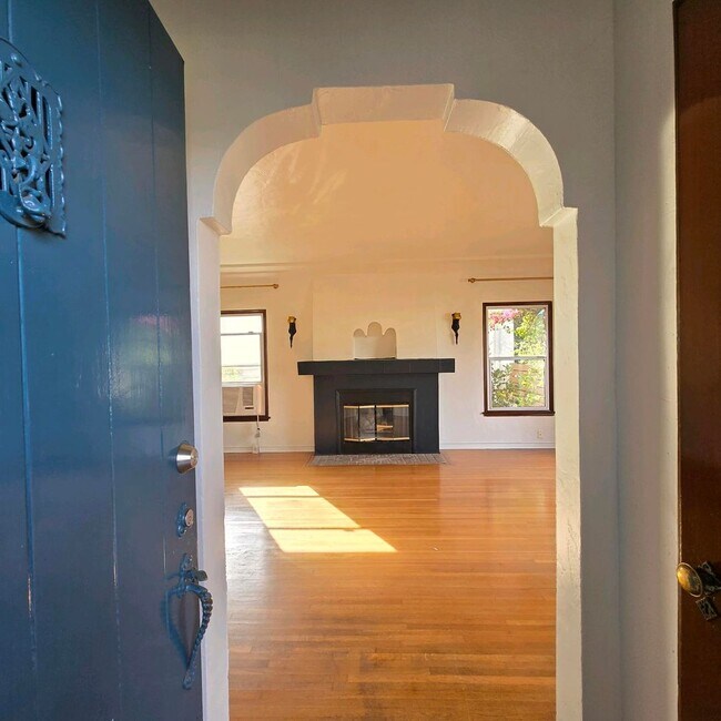 Foto del edificio - Large Fairfax area Lower Duplex