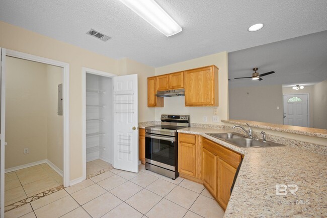 Building Photo - 201 Southchase Ct
