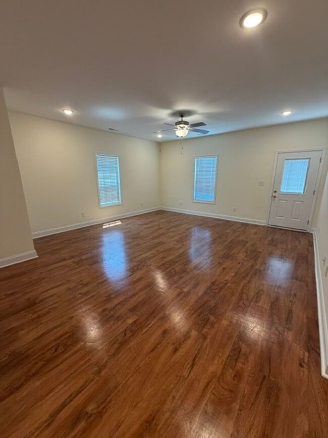 Building Photo - 811 Linwood Ave