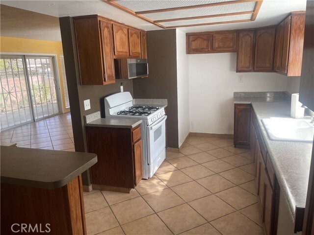 Foto del edificio - 6191 Streeter Ave
