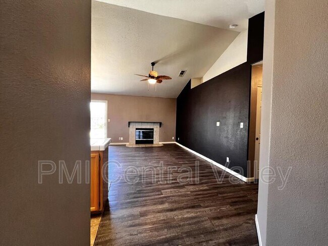 Foto del edificio - 3492 Gerald Ct