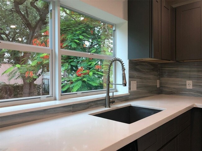 Foto del edificio - 8000 NW 12th Pl